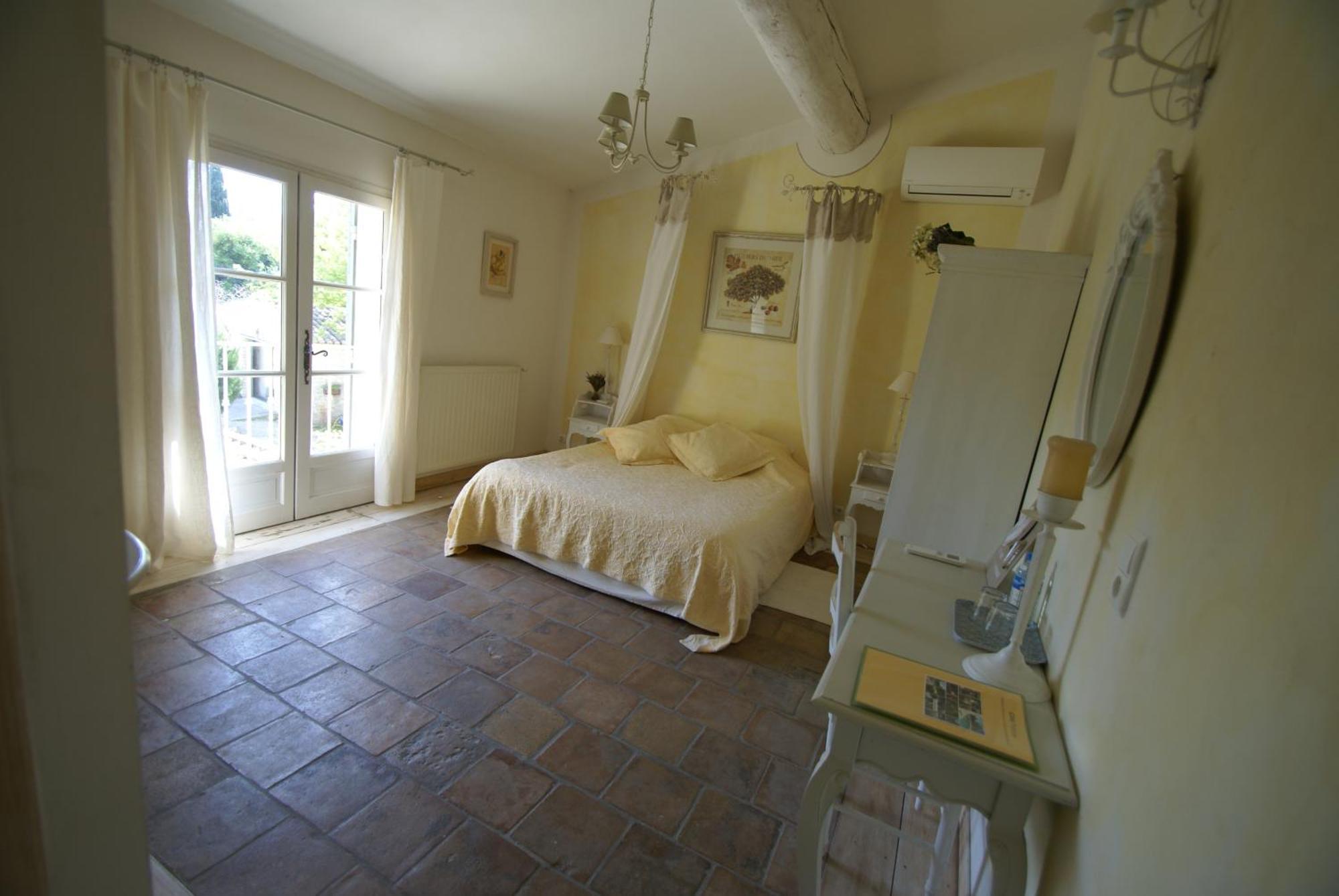 Cote Provence Hotell Le Thor Eksteriør bilde