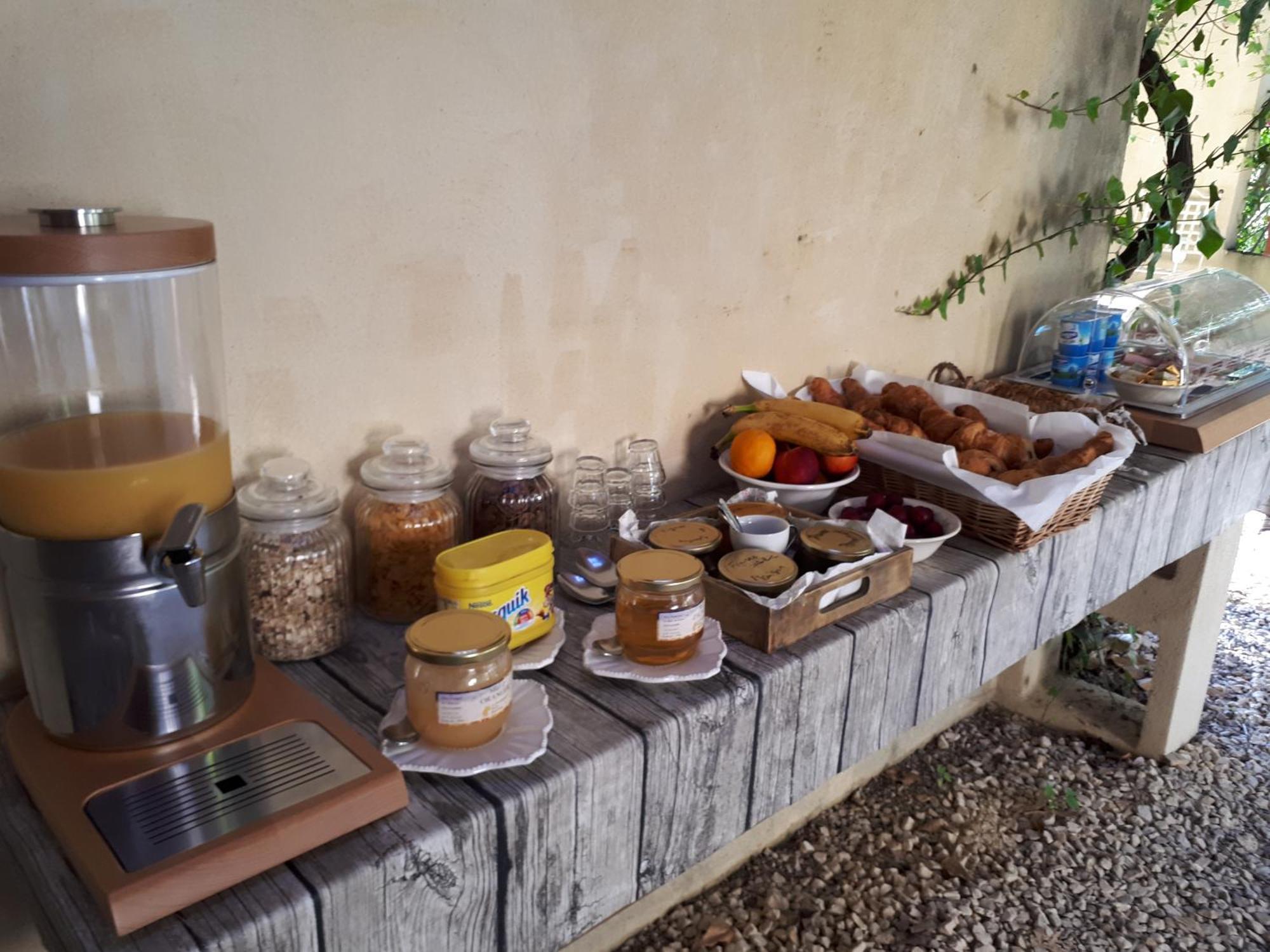 Cote Provence Hotell Le Thor Eksteriør bilde